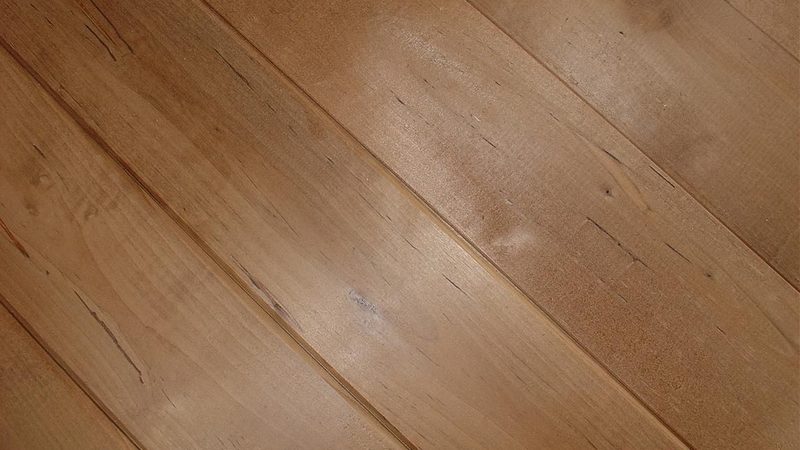 强化复合地板批发代理，价格背后的考量因素